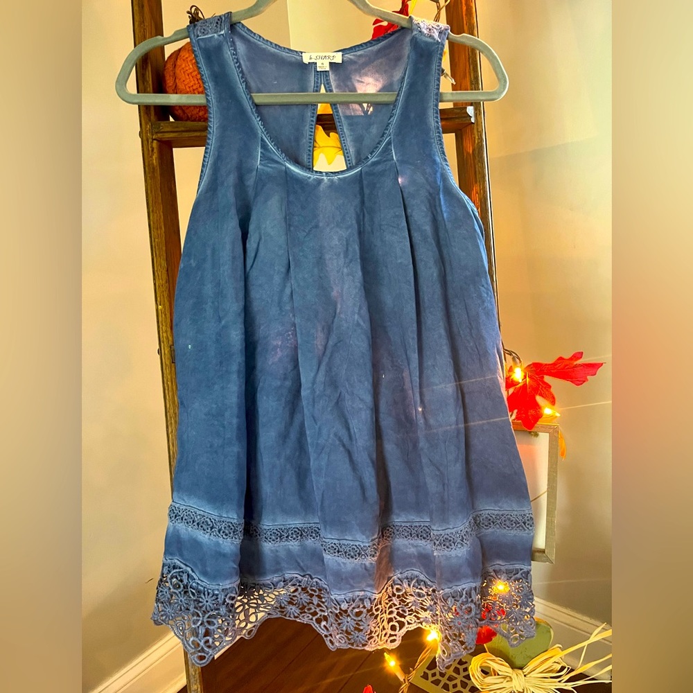 Crochet accented flowy tank